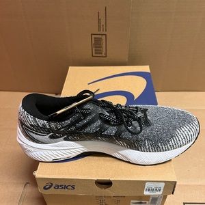 ASICS GT 2000 10 for women White and Black size 10